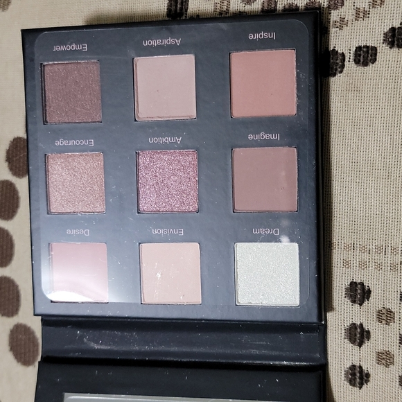 RealHer Dreams So Big Eyeshadow Palette - Picture 4 of 4